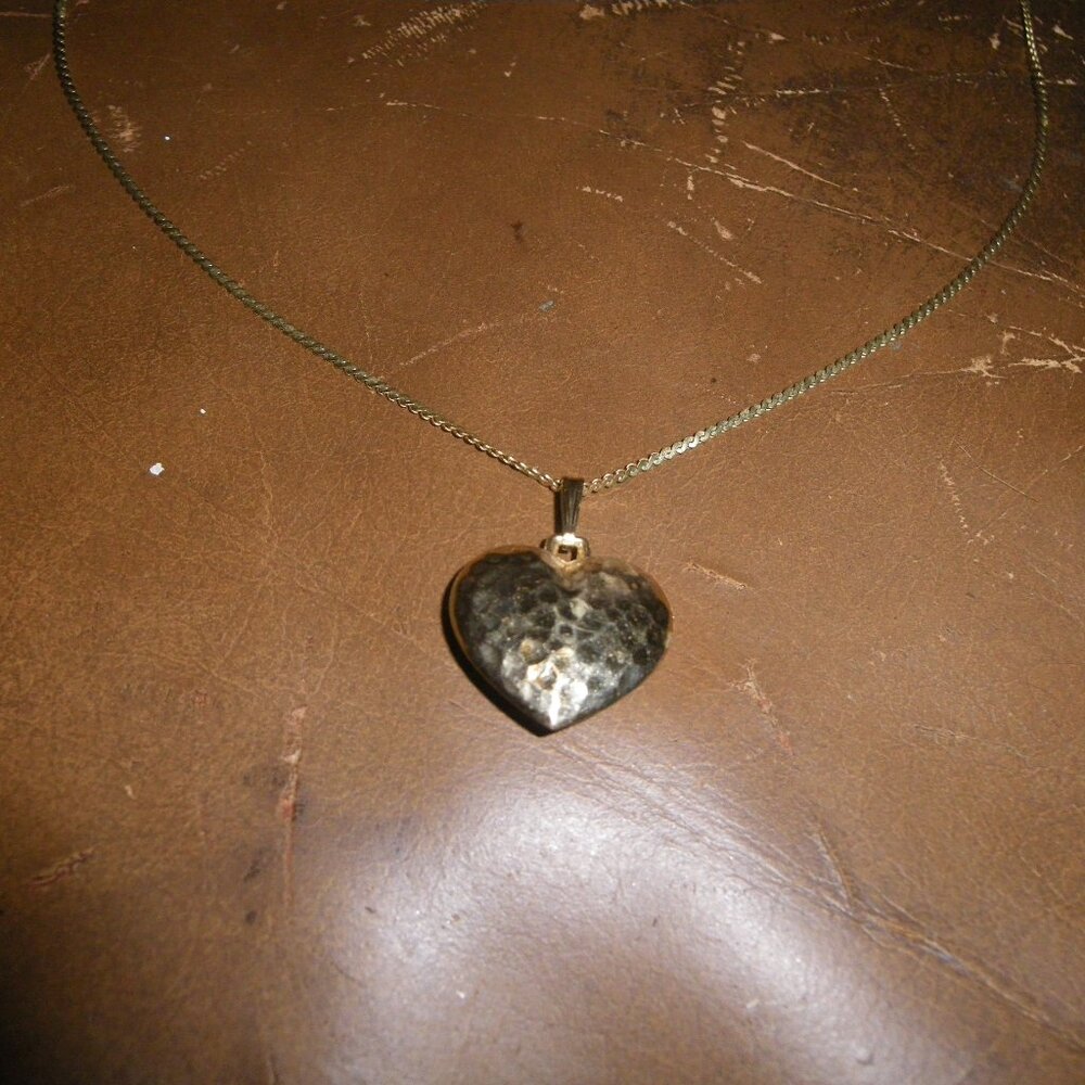 Vintage Women's 14K Gold Choker Style Necklace w/ Classic Heart Pendant - Picture 2 of 3